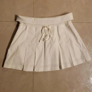 BCBGMaxAzria White Pleated Skirt